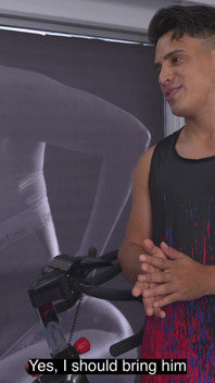 Aku ketemu sama ibu tiri sahabatku di gym dan kami akhirnya ngentot habis-habisan