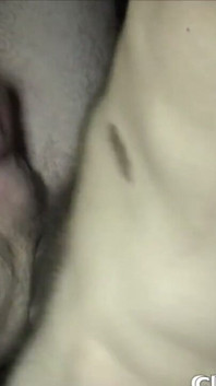 Joven sumiso follado por un chico musculoso y peludo