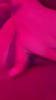 Azgın zenci büyük memeli dildosunda çıldırıyor, saf solo sürtük mükemmeli