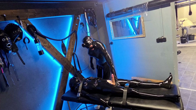 Madame Moira Dominatrix: Breathplay Where a Slave Has to Drink His Mistress's Watter.