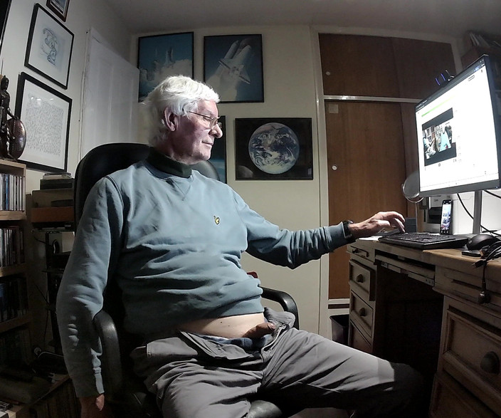 bigears: Privado web cam cum show