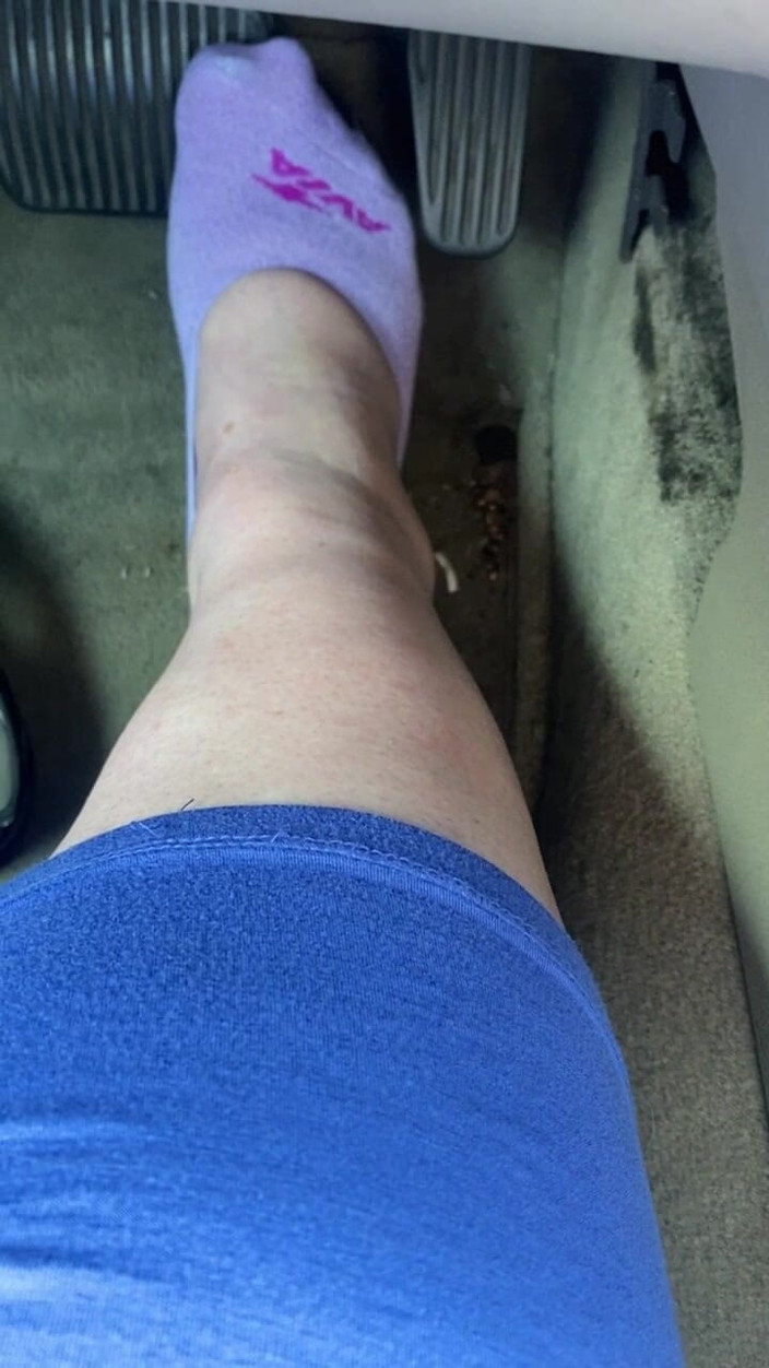 BellaBlast: Mor çoraplı pedal pompalama