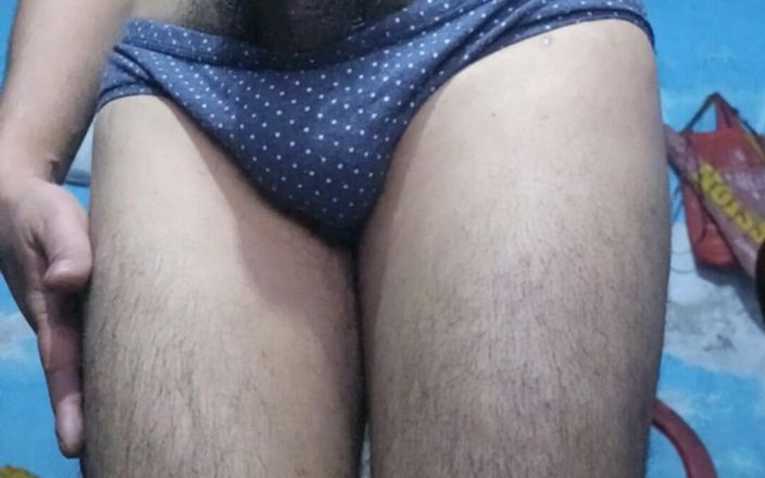 Lustyizlife: Geiler transvestiert femboy mit Phimosis schwanz wichst und streichelt bis...