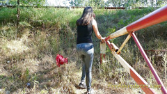 Pee Adventures: Vyprázdněte její měchýř na straně silnice