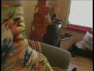 Horny Two really wet MILFs: Loira puta vestindo lingerie brincando com sua buceta antes de...