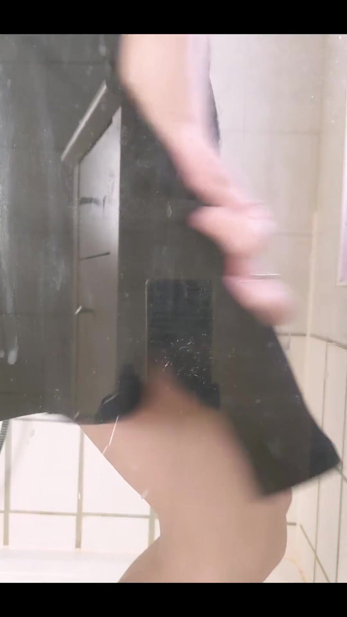 Lilux69: Pee in the Shower...doesn't It Look Nice How I Press...