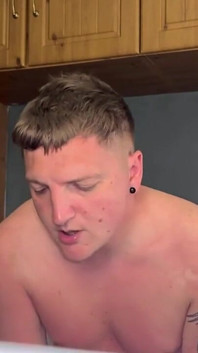 Paroháč manžílek šuká a spunks do kundičky podvádějící manželky