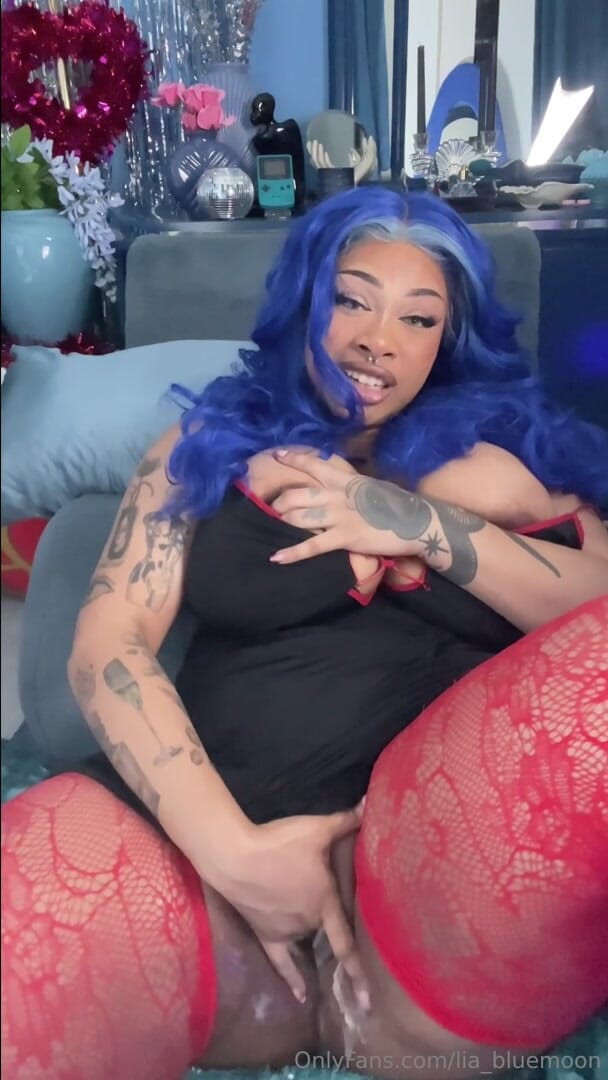 Riley dace: Ebenholz, vollbusige squirtet ihr valentinstag-kleid