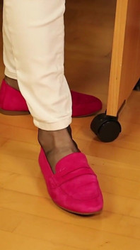 Pink Suede Loafers & Black Rht Nylons - Footplay Perlahan Di Bawah Meja