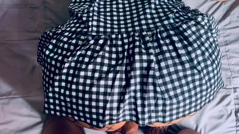 More Candy: Nici măcar o rochie lungă nu poate ascunde fundul acela...