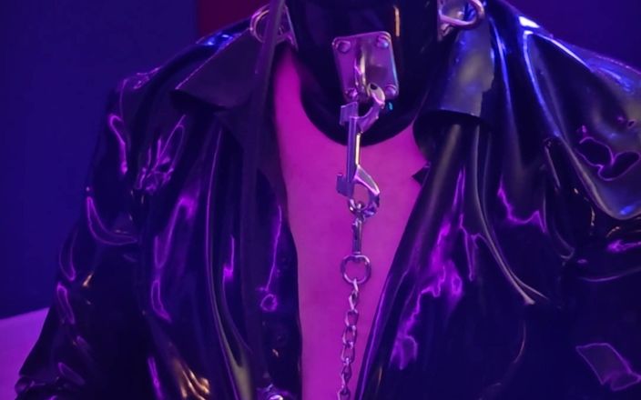DeesseJulia: Eine kleine elektro-latex-session - maitresse julia