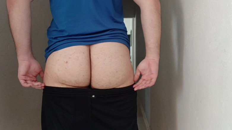 amateurbrazilian: Ho abbassato i pantaloncini per non pagare la bolletta