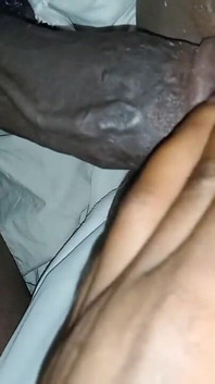 ムラムラした彼女が朝セックスして、彼女はペニスがアナルを広げるのを楽しんでいました