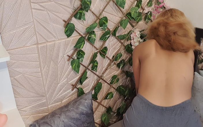 AgataDelphine: Ik speel met mijn bal en mijn kont