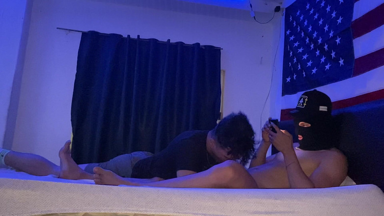 Ultra2017P: Fotbalista podvádí svou přítelkyni a nechá ji sát jeho ptáka