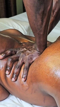 Una Mamma Arrapata Di 89 Anni Viene Scopata Analmente Da Un Dottore Gay Cornuto Di 45 Anni