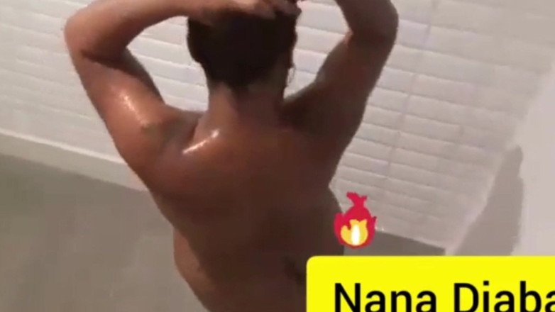 CASALNUTTELA: Busty Woman Showering