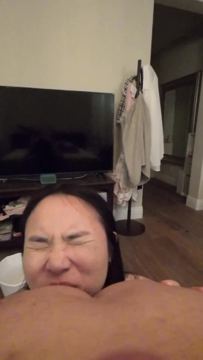 SquishMallow3328: Taťkova dobrá holka ráda čistí můj špinavý zadek svým jazykem