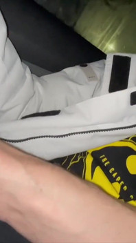 Un compañero de viaje en un taxi me pajeó y me invitó a su lugar para un apasionado fin de semana de sexo