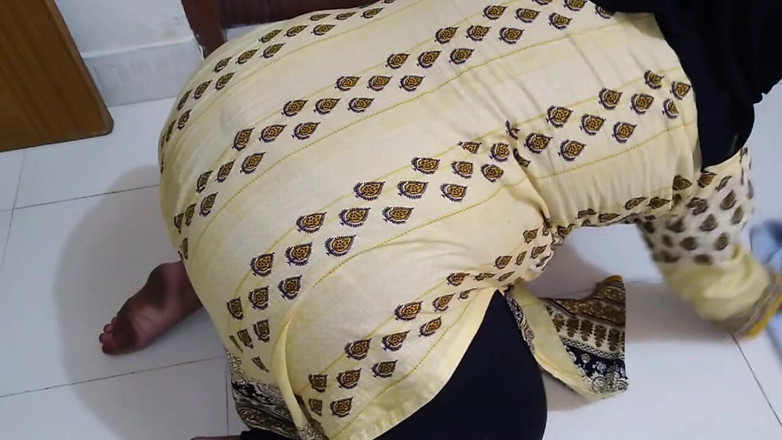 Aria Mia: Desi hete bbw-meid met grote kont wordt ruw anaal geneukt...