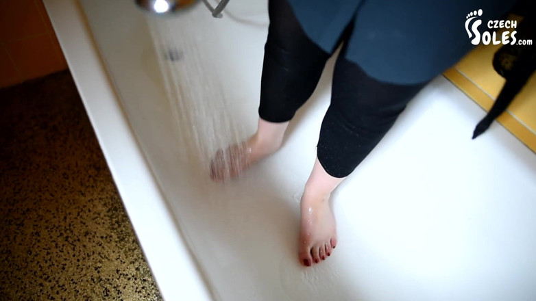 Czech Soles - foot fetish content: Bàn chân bẩn thỉu khi đi chân trần