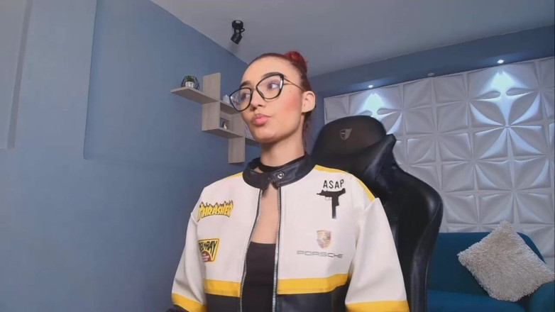 Lia Wood: I Masturbate at Work When I'm Alone at Home