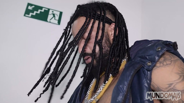 MundoMais: Mamei O Rasta Na Escada!