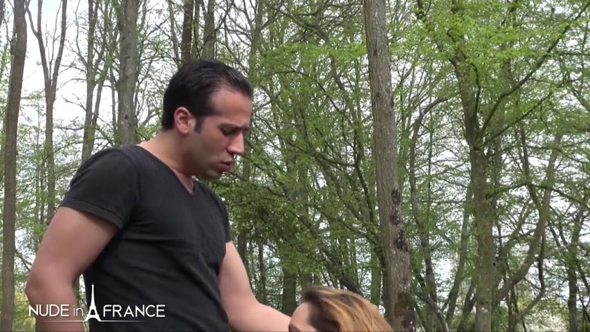 Mature bourgeoise hard anal fucked outdoor by the garderner (Nude in France)