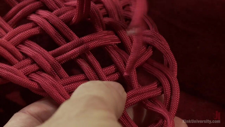 Kink University: Ozdobne bondage i opaski do włosów