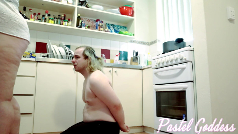 PastelGoddess: Los esclavos del baño solo reciben comidas del baño