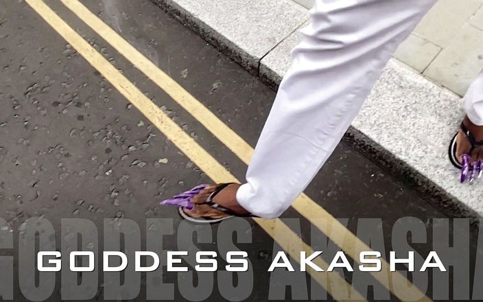 Goddess Akasha: Codziennie dojeżdża do pracy 27-08-21