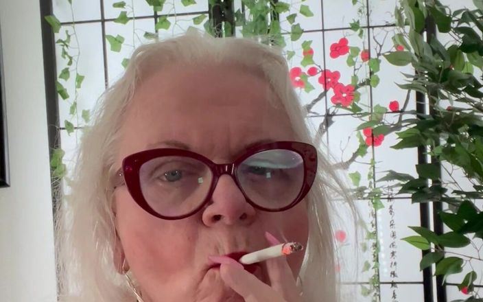 Constance: Куріння транссексуал
