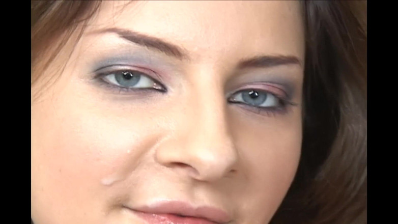 Little World: Він хотів кинути виклик двом порноакторам. Виграв