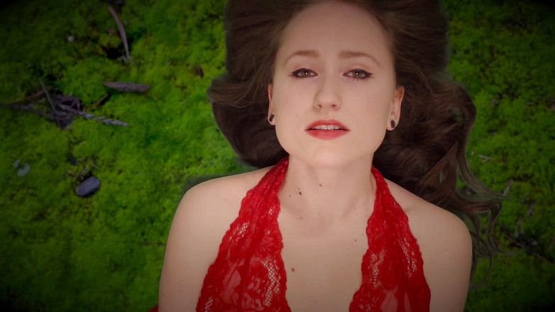 Lizzie Love: Une belle agonie au sol de la forêt