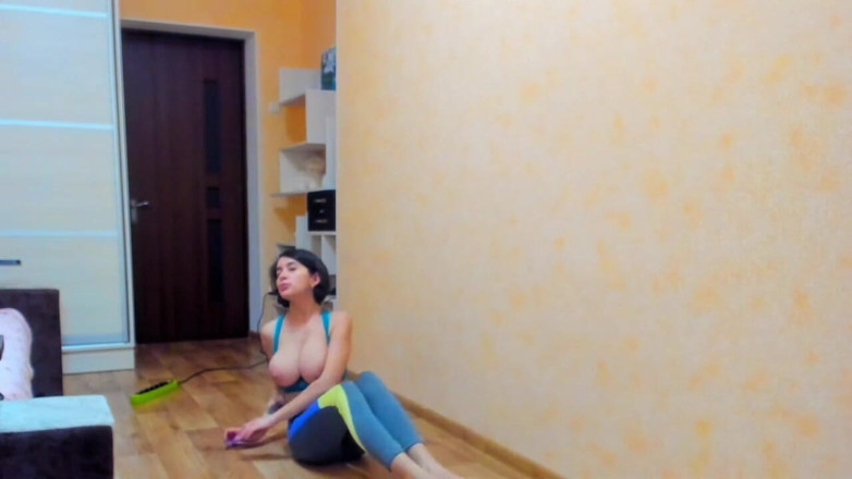 myla_angel: Gymnastycs in Sportwear with Boobs Out