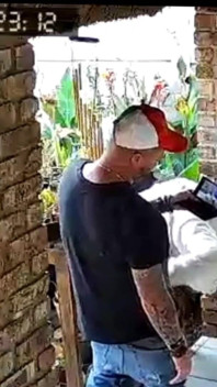 Il capo cornuto voleva che mi scopi la sua moglie troia si masturba