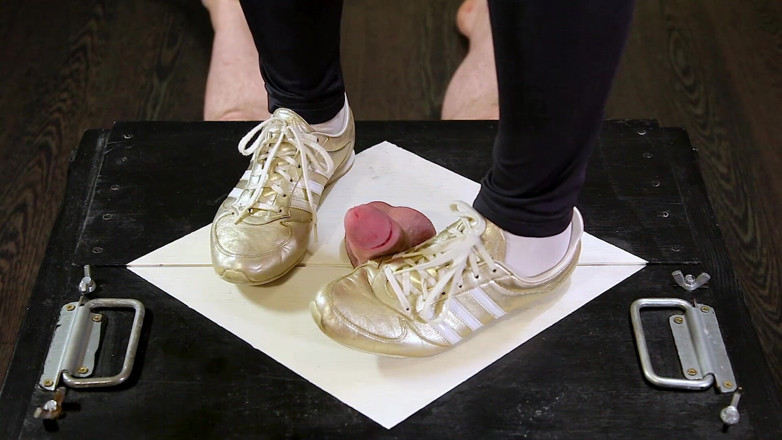 House of Era: Tênis esportivos em ação CBT e ballbusting