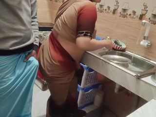 mahihot1: नई भाभी की रसोई में चुदाई। स्पष्ट ऑडियो।