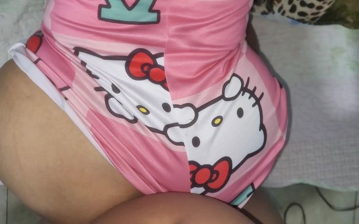 anal_queen_amateur: 若い熟女は彼女の引き締まったお尻を披露
