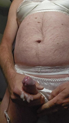 Fantasies in Lingerie: Honění v mé bílé saténové podprsence a kalhotkách.