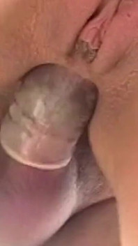 ghunghraale laal baalon vaali milf(chodne laayak mammi) jharne par apne aadmi ki savaari karti hai