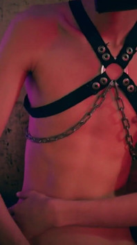BDSM Halloween ควยใหญ่กับหนุ่มผอมขาวเกย์ ใช้เวทมนตร์ช่วยตัวเองและแตกพุ่งที่เท้า