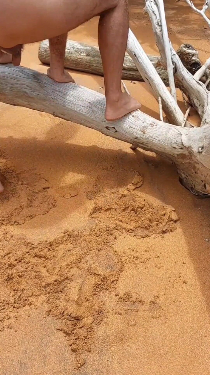 Ladysilvas: Ladysilva plajda çok seksi bronzlaşmış mark götünü gösteriyor