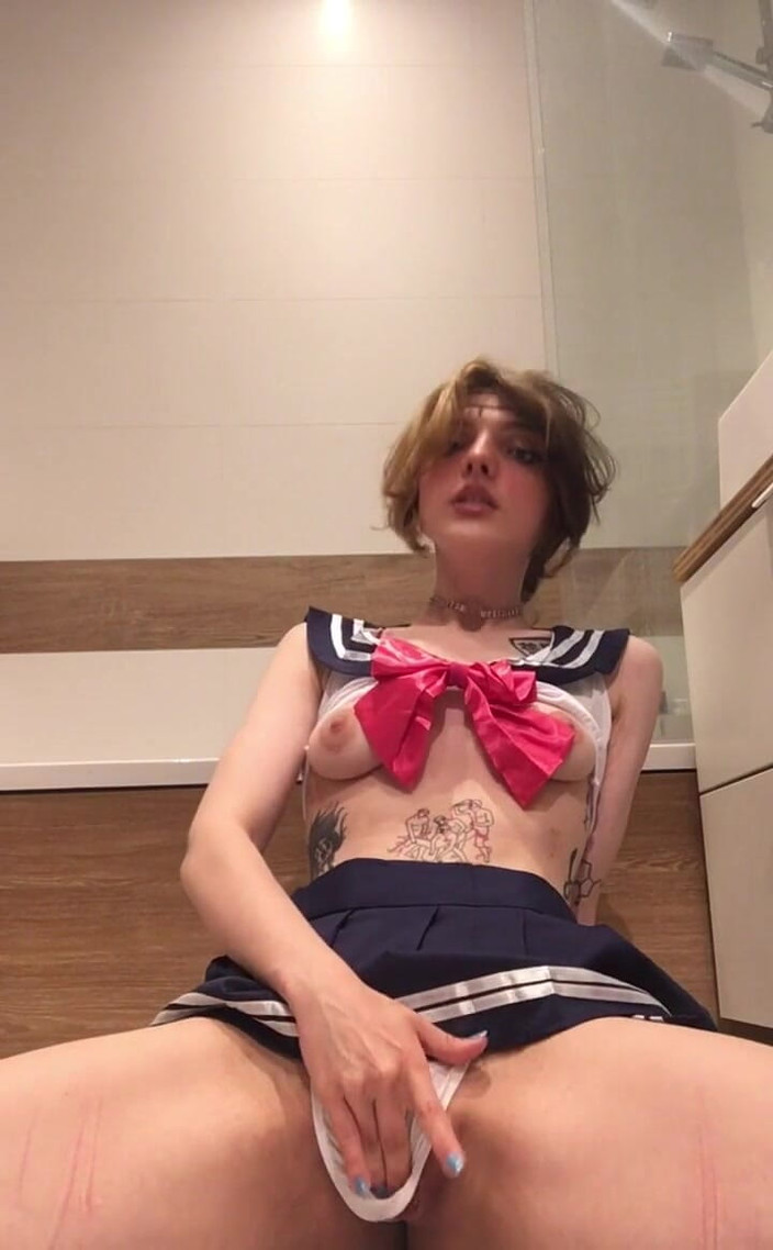 Soft Vulgar: Opravdu jsem milovala tento studentský outfit