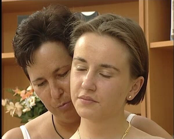 YOUR FIRST PORN: Lesbische Stiefmutti Bestrafft Mich - Cynthia и Angie, лесбийская мачеха наказывает меня
