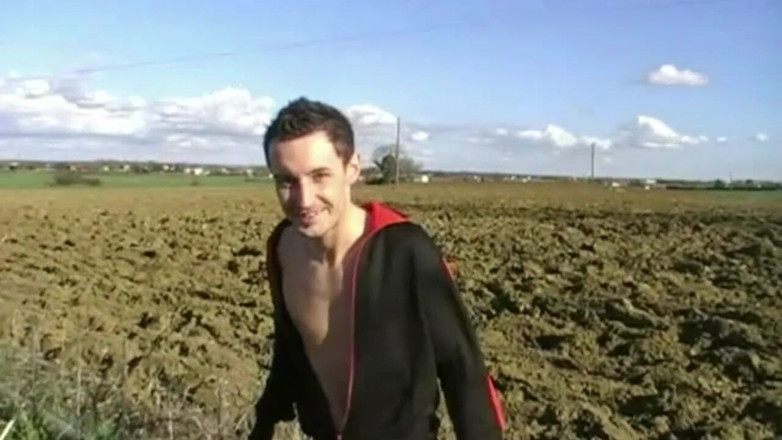 French Twinks Amator videos: Mladá dvojčata šukají na venkovním výstavním místě