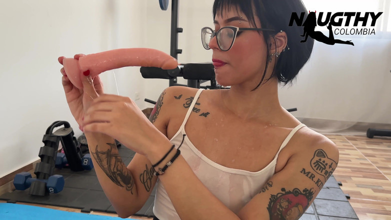 NaughtyColombia: 아름다운 핫한 소녀와 함께하는 맛있는 운동 루틴