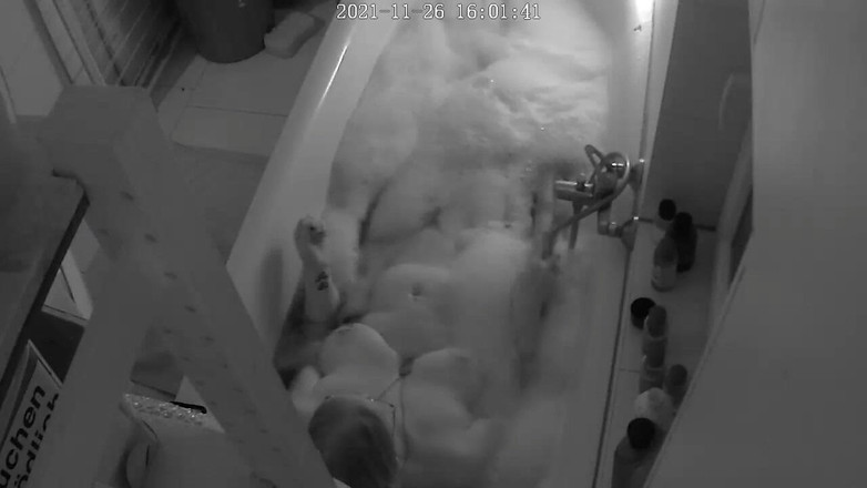 KittieNoOne: Cam von ehefrau in der badewanne