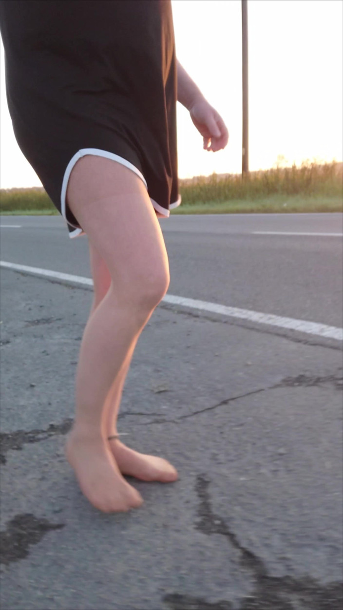 Carmen_Nylonjunge: Walk in Tights on the Country Road