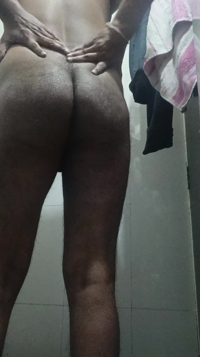 Tausif khan: Un uomo rickshaw che si fa la doccia